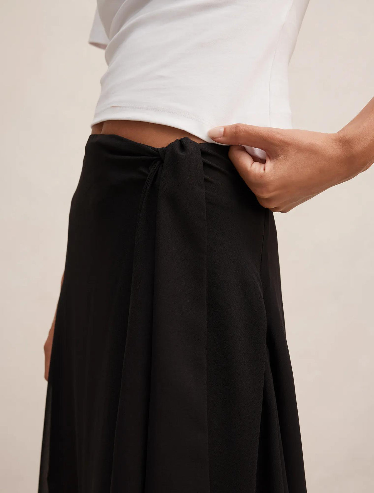 Rae Tie Midi Skirt Black