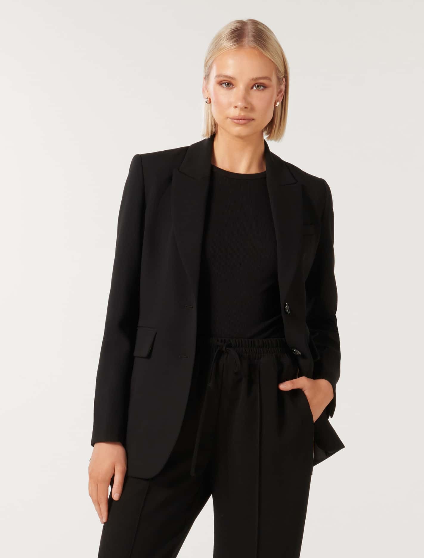 Forever New Women's Molly Single-Breasted Blazer Jacket in Black