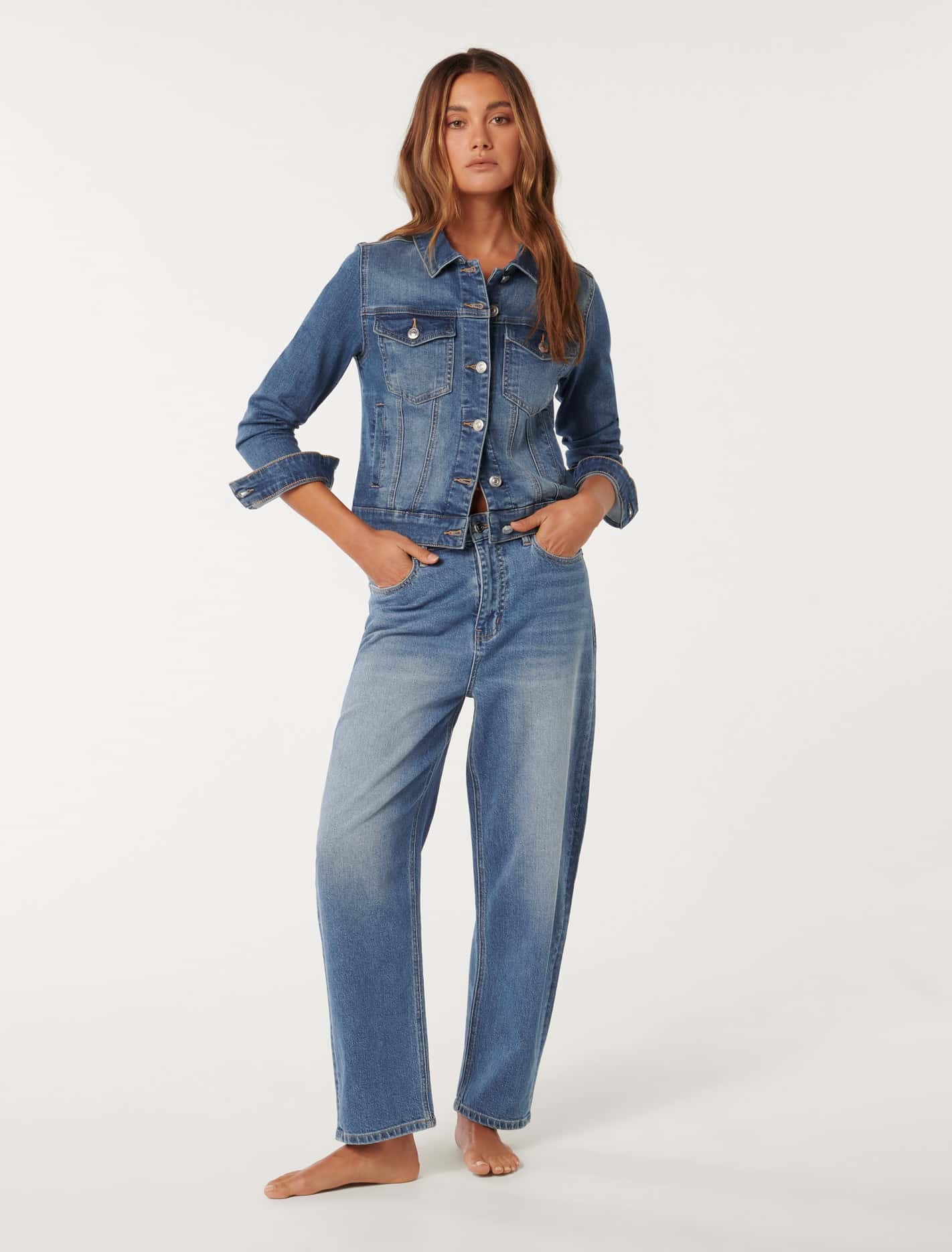 Forever New Women's Jamie Fitted Denim Jacket in Bright Wash